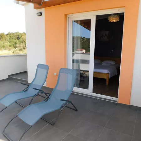 Family Friendly House With A Swimming Pool - 23060 Сasa de vacaciones Šibenik