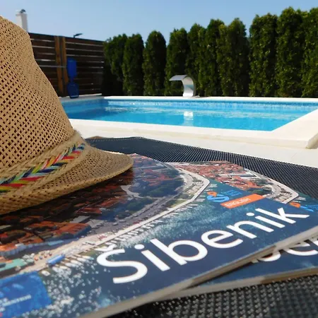 Family Friendly House With A Swimming Pool - 23060 Сasa de vacaciones