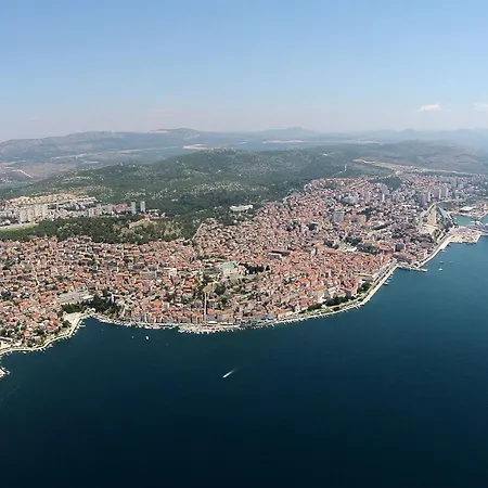 Сasa de vacaciones Family Friendly House With A Swimming Pool - 23060 *