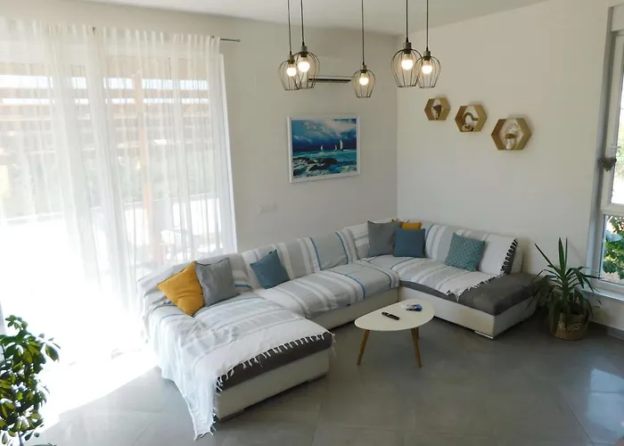 Family Friendly House With A Swimming Pool - 23060 Prázdninový dům