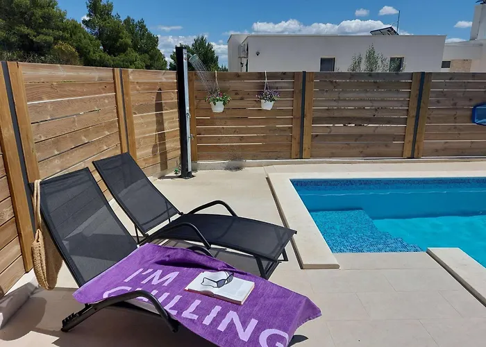 Prázdninový dům Family Friendly House With A Swimming Pool - 23060 *