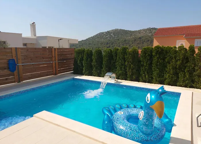 Family Friendly House With A Swimming Pool - 23060 Šibenik