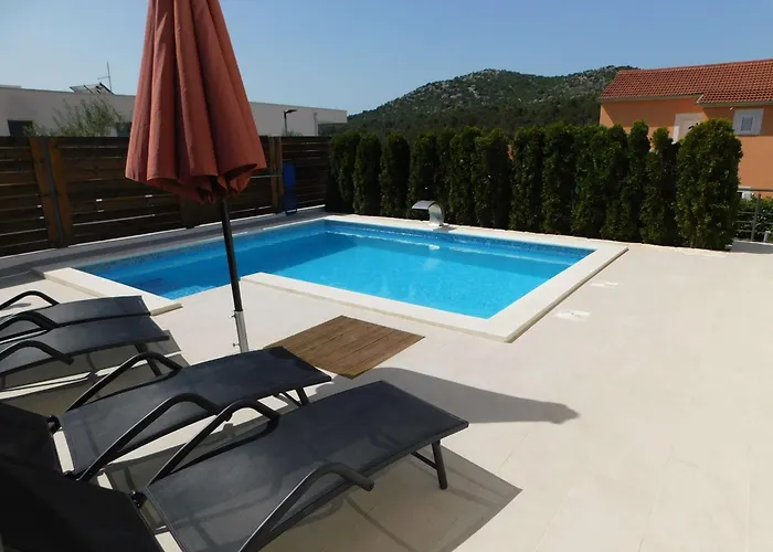 Family Friendly House With A Swimming Pool - 23060 Prázdninový dům *